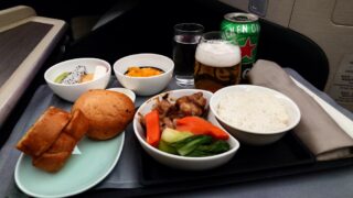 機内食】キャセイパシフィック航空CX524ビジネスクラス 香港(HKG)→成田(NRT) - 世界の空港旅日記