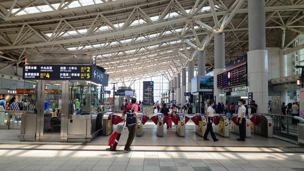 台湾新幹線高雄駅改札