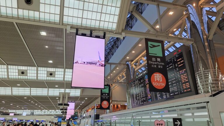 成田国際空港　出発ゲート