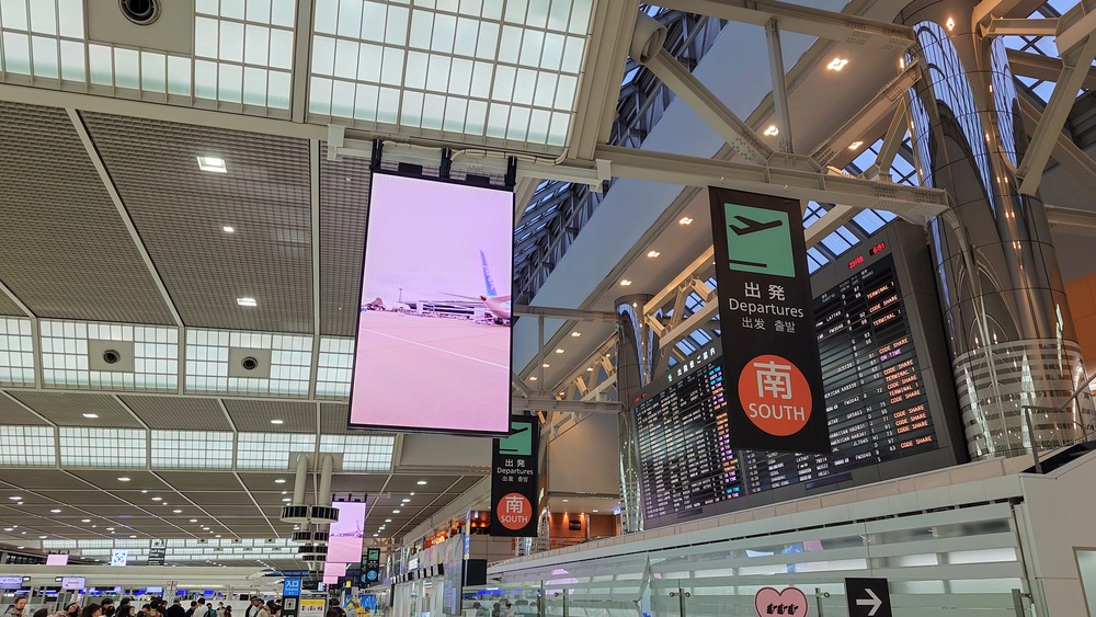 成田国際空港　出発ゲート