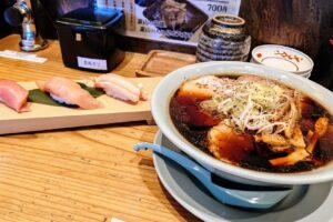 「とやま鮨らーめん」富山ブラックラーメン＆とやま鮨3貫