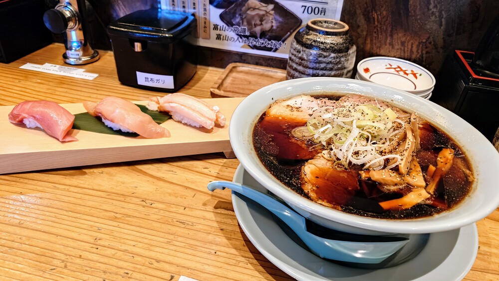 「とやま鮨らーめん」富山ブラックラーメン&とやま鮨3貫