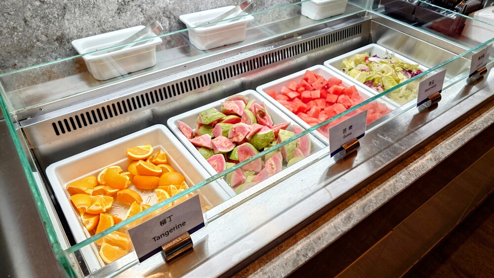 台湾桃園国際空港第2ターミナル「 Oriental Club Lounge」フルーツ