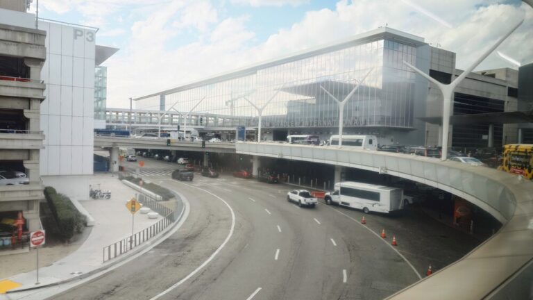 ロサンゼルス国際空港（ターミナルB）