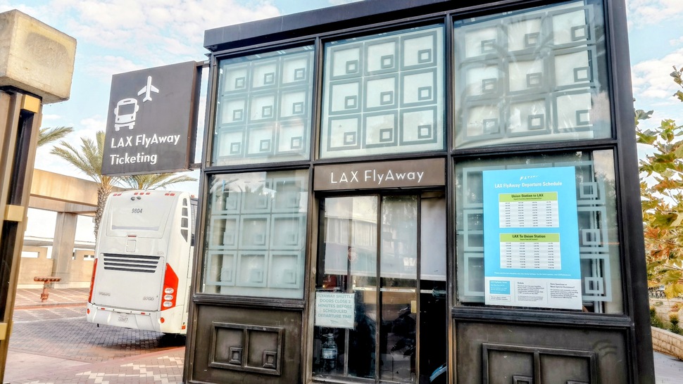シャトルバス「LAX FlyAway」ユニオン駅搭乗エリア