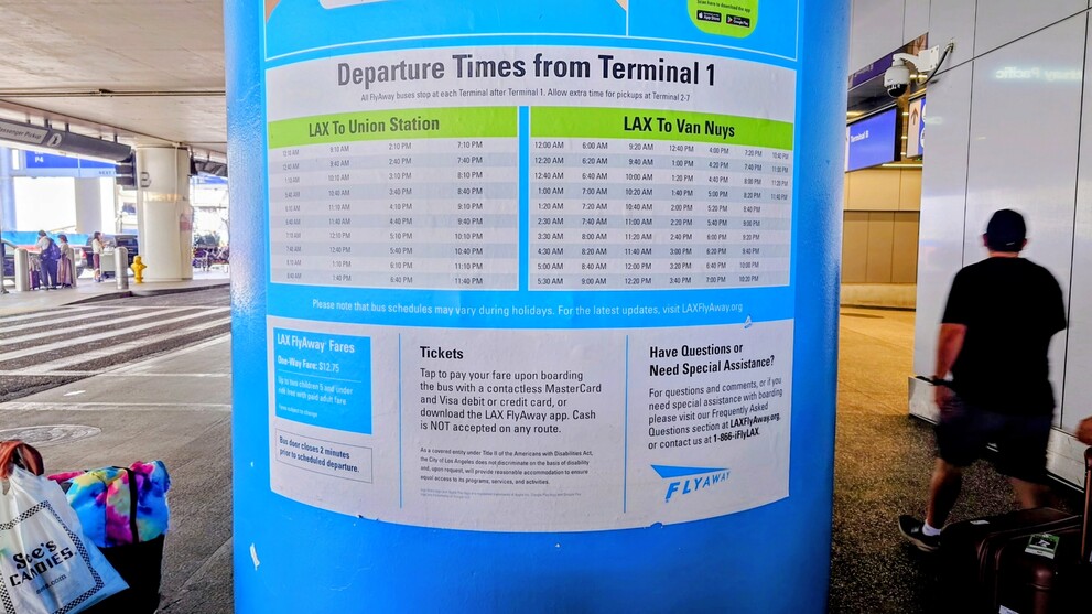 シャトルバス「LAX FlyAway」時刻表(空港発)