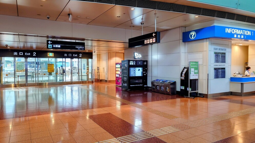 羽田空港第2ターミナル　アプリ配車・予約タクシー専用乗り場　最寄り出口（2番出口）