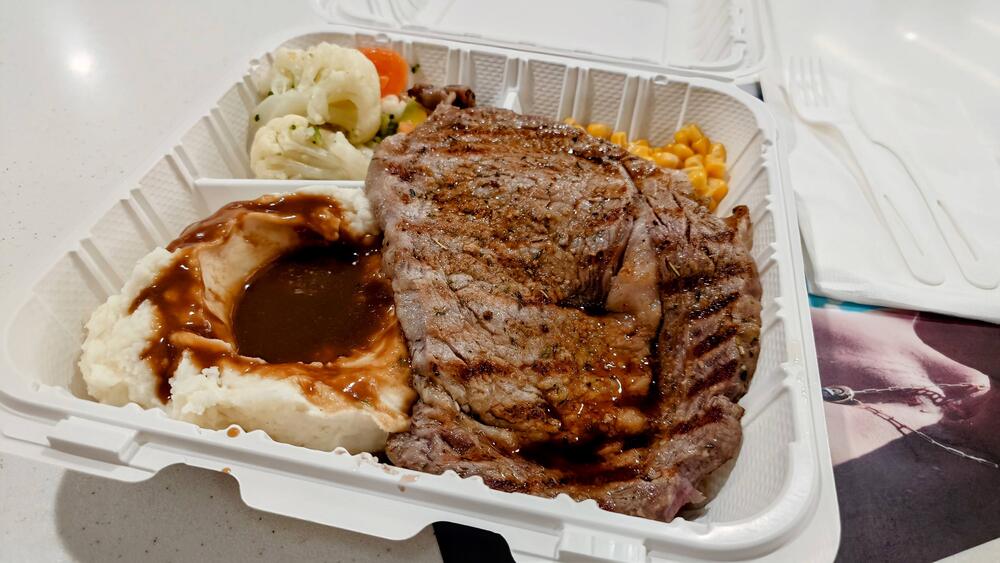 ステーキ & フィッシュ・カンパニー リブ・アイステーキ