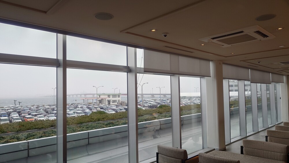 長崎空港 ビジネスラウンジ「アザレア」　窓際ソファ