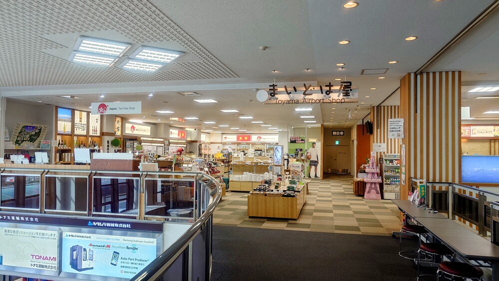 富山空港　お土産ショップ「まいどは屋」