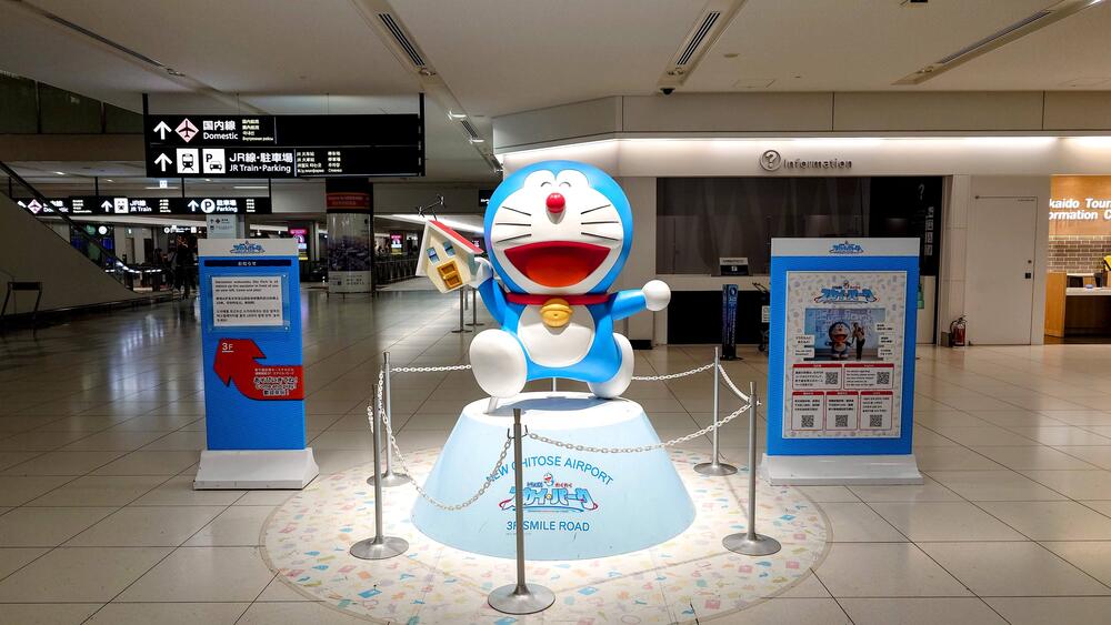 新千歳空港　ドラえもん