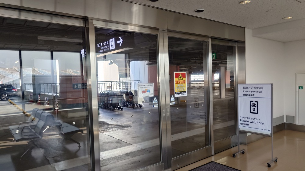 P5駐車場8階 配車アプリ待ち合わせ場所入口