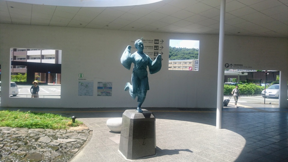 熊本駅　西口　モニュメント